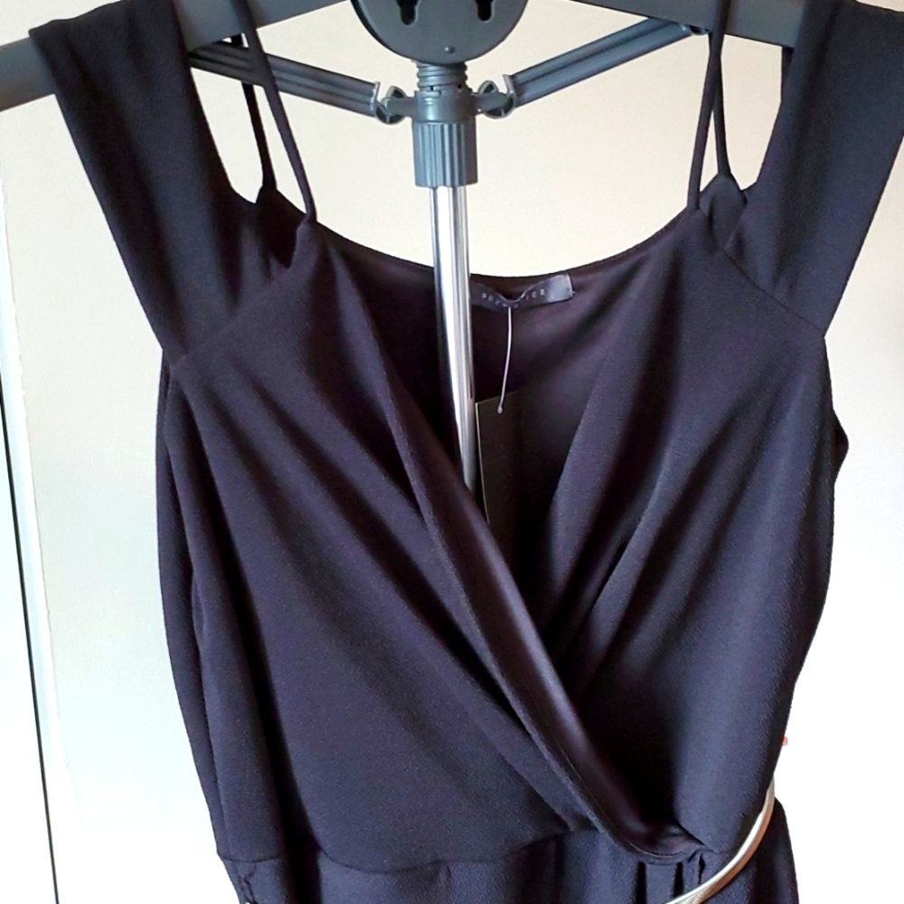New sexy little black dress with silver belt size large Suzy sheir. S2
